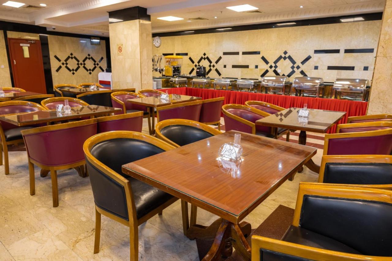 Three 888 Hotel Dubaj Kültér fotó