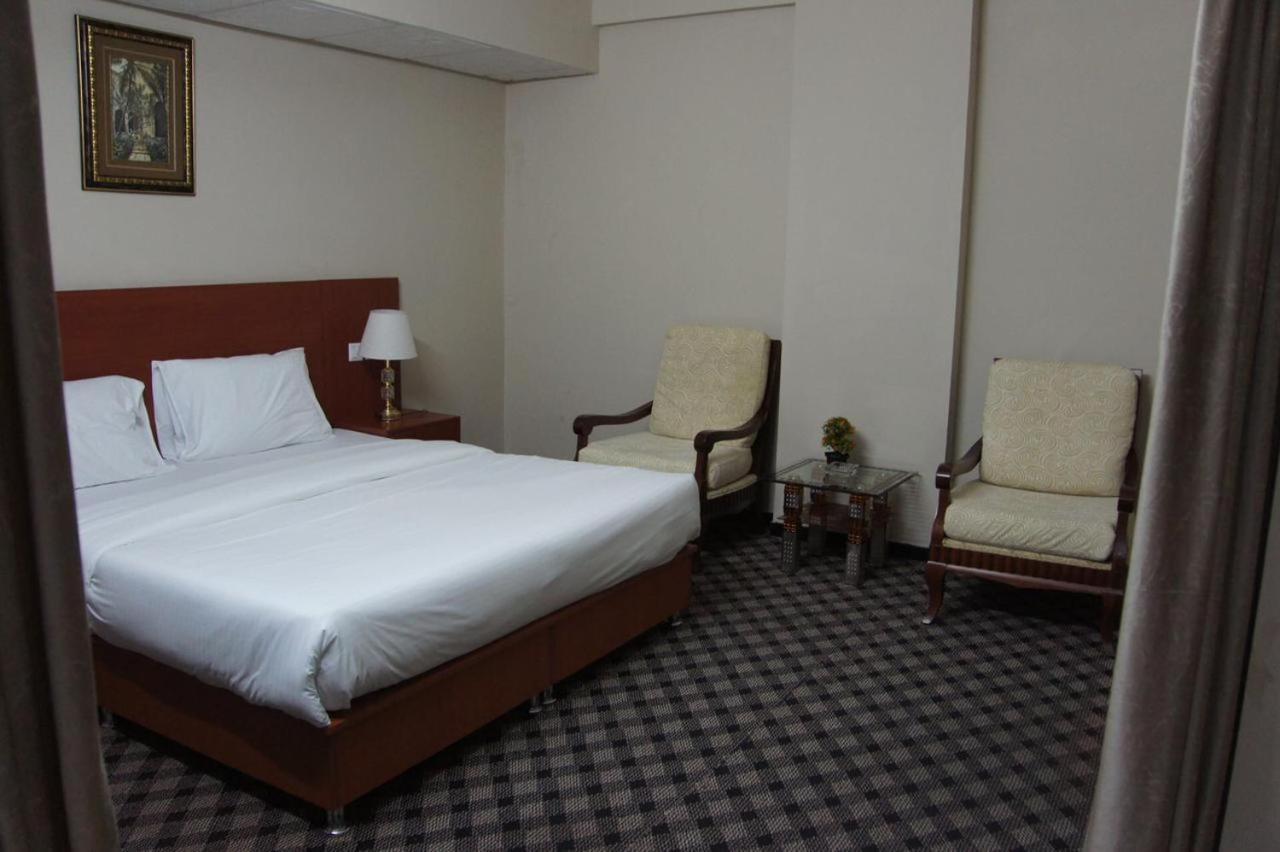 Three 888 Hotel Dubaj Kültér fotó